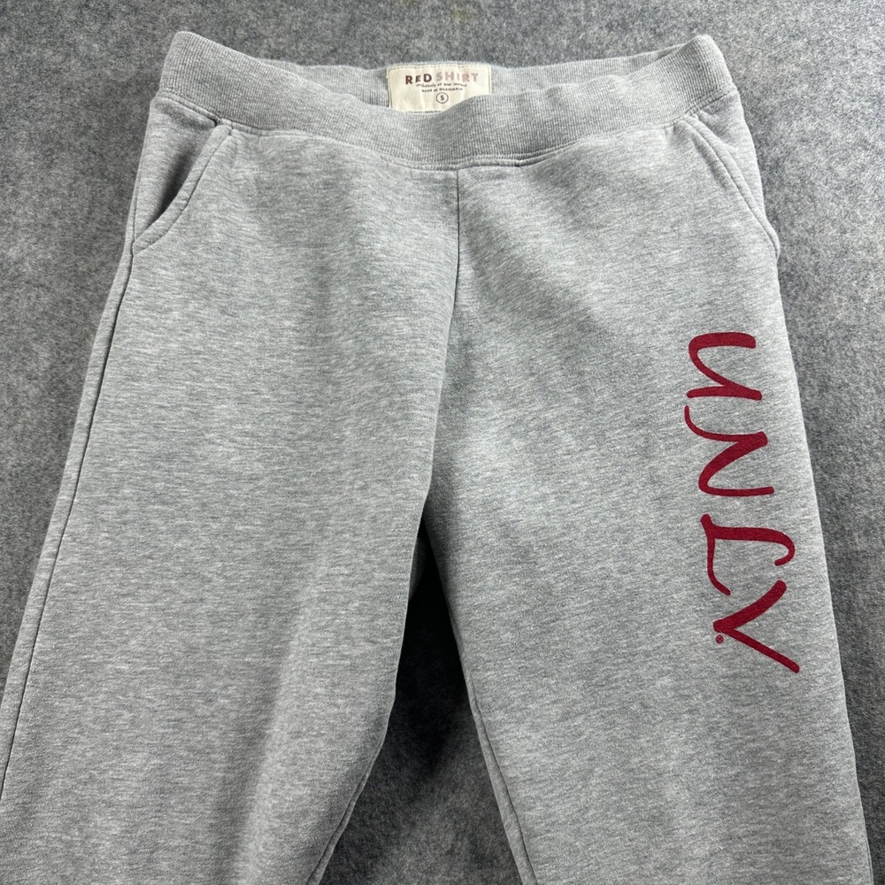 Red Shirt UNLV Sweatpants Mens Small Gray Jogger Fleece Tapered NCAA Rebels